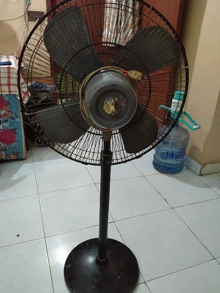 Batra brand old pedestal fan. 3