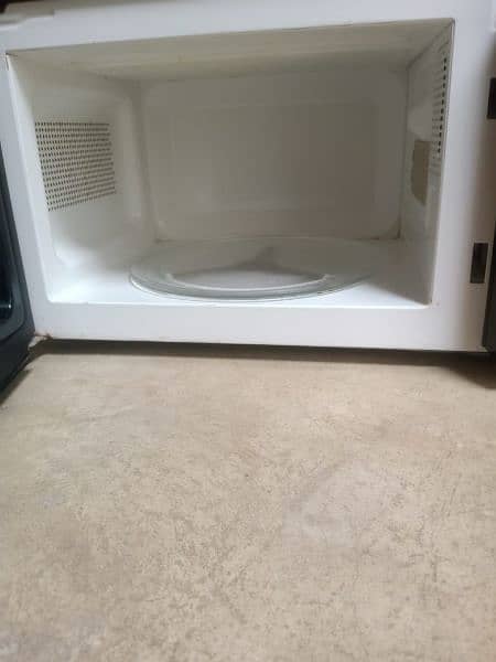 Orient microwave oven 20 Ltr. 2