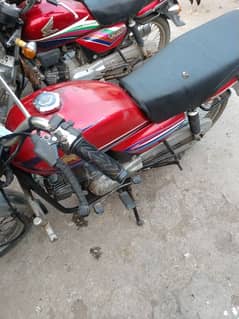 im saleing honda cd100. gud bike. full gen. orgnal tanki tapy. orgnal.