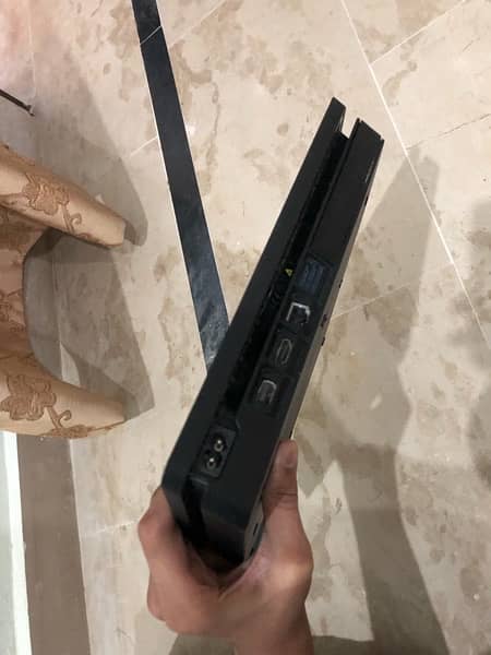 PS 4 ( In Very Good Condition ) With CD Free 3