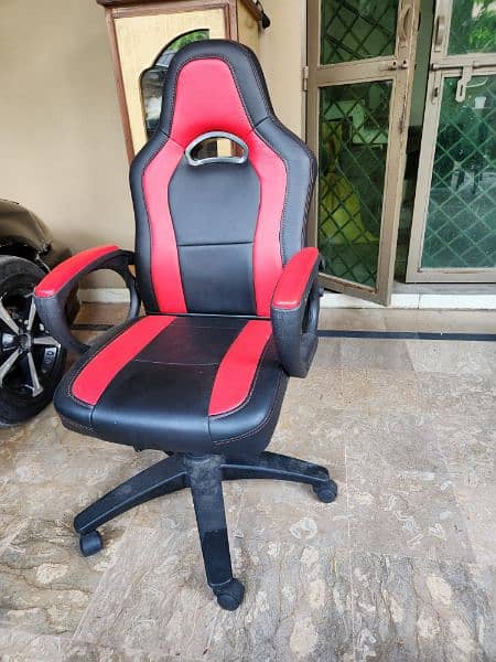 Gaming chair 0