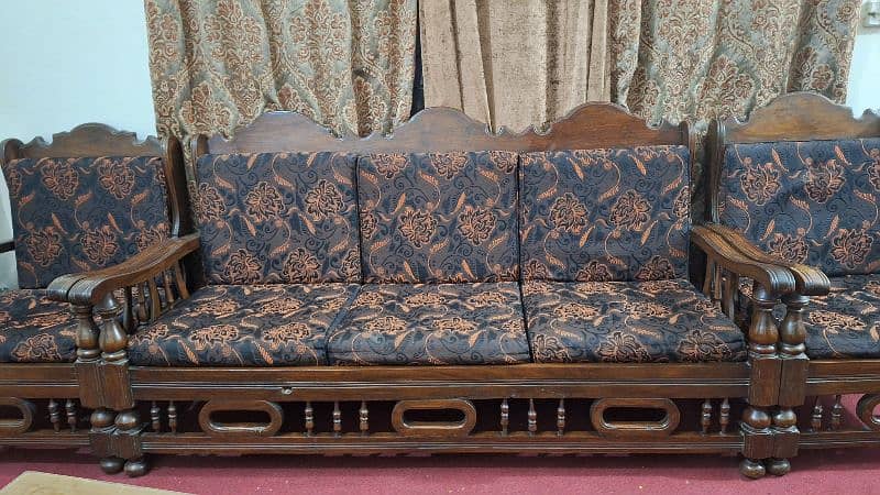 Pure old wooden sofa set with golden cutions is up for sale 3