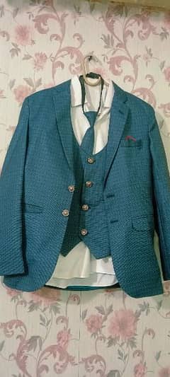 3 piece suit in new condition only one time use