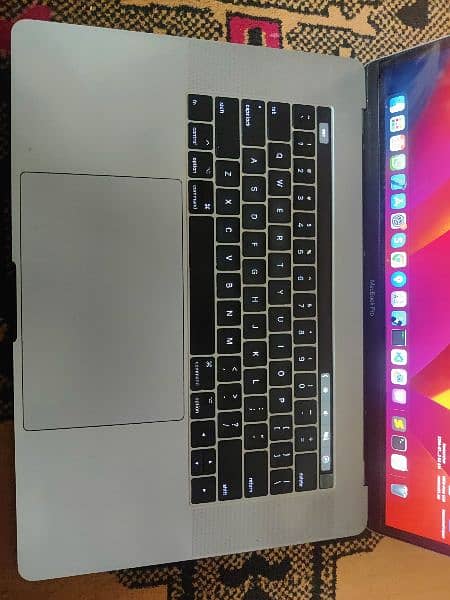 Apple macbook pro 15" 2017 in lush condition 1