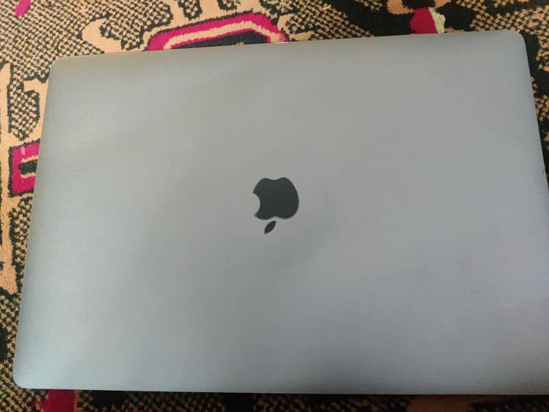 Apple macbook pro 15" 2017 in lush condition 2