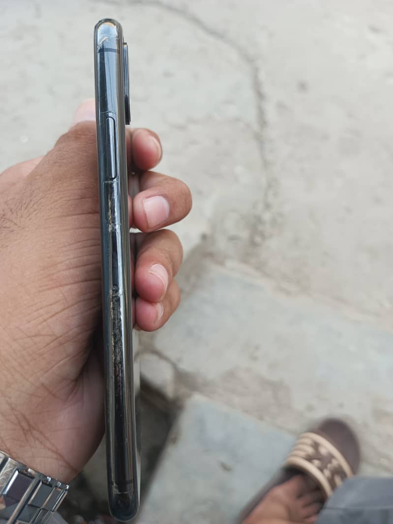 iPhone X 64 GB 4