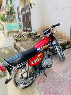 Honda 125 red colour 10/10