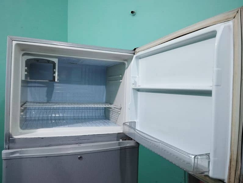 Large Size WAVES FRIDGE Model WRC 322 Price 32000 5