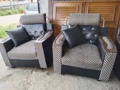 5 seater Sofa+cushions with Table in wood