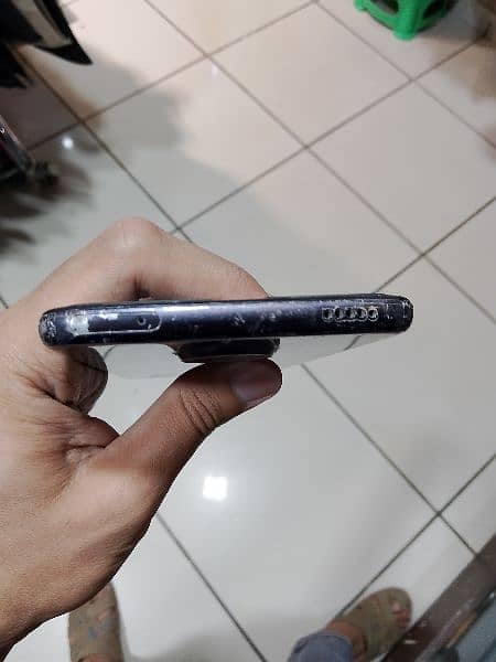 Moto Z4. Urgent Sale. 3