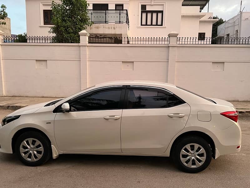 Toyota Corolla GLI automatic  2017 b2b first owner like new 4