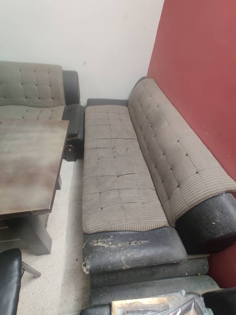 7 seater used sofa set. 0