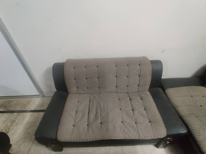 7 seater used sofa set. 1