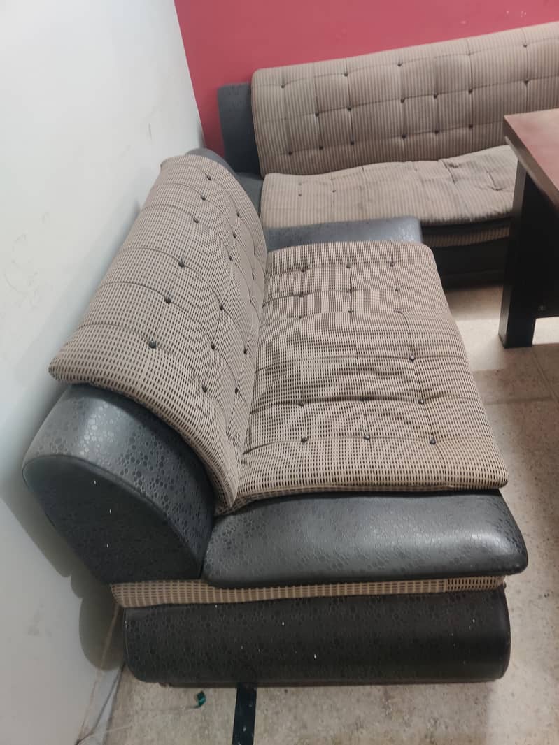 7 seater used sofa set. 2