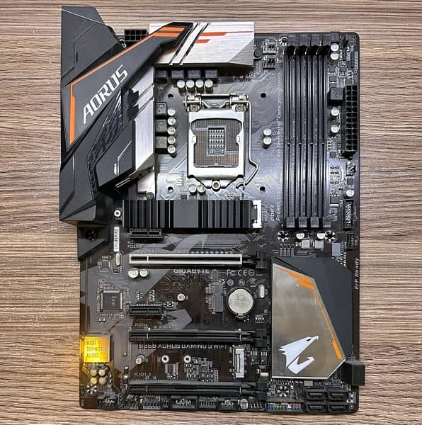 GAMING MOTHERBOARD - GIGABYTE B360 AORUS GAMING 3 WIFI Motherboard. 2