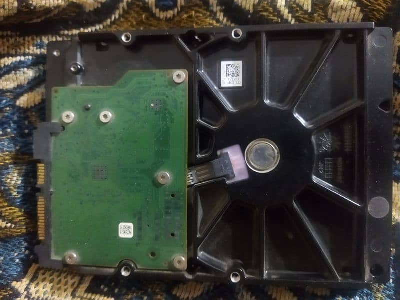 2gb DDR2 RAM and Hard Disk Drive of Sea gate 250gb 2