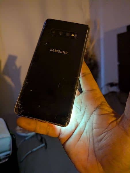 Samsung s10+ non pta panel damge ha uper ka thora dolhta bhi ha 2