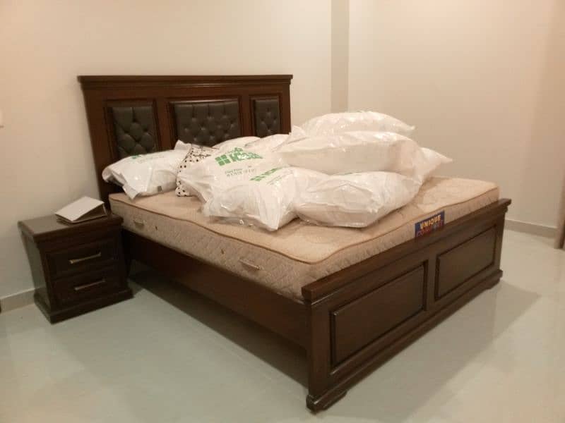 walnut bed set 0