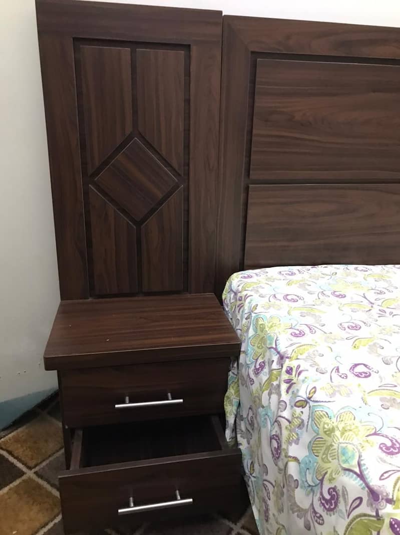 Wooden Double-Bed Set With Side Tables 2