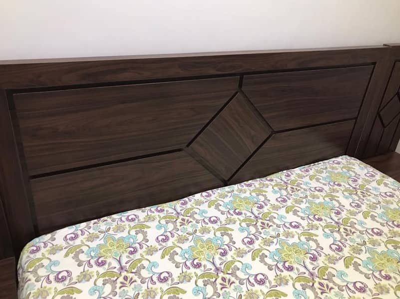 Wooden Double-Bed Set With Side Tables 5