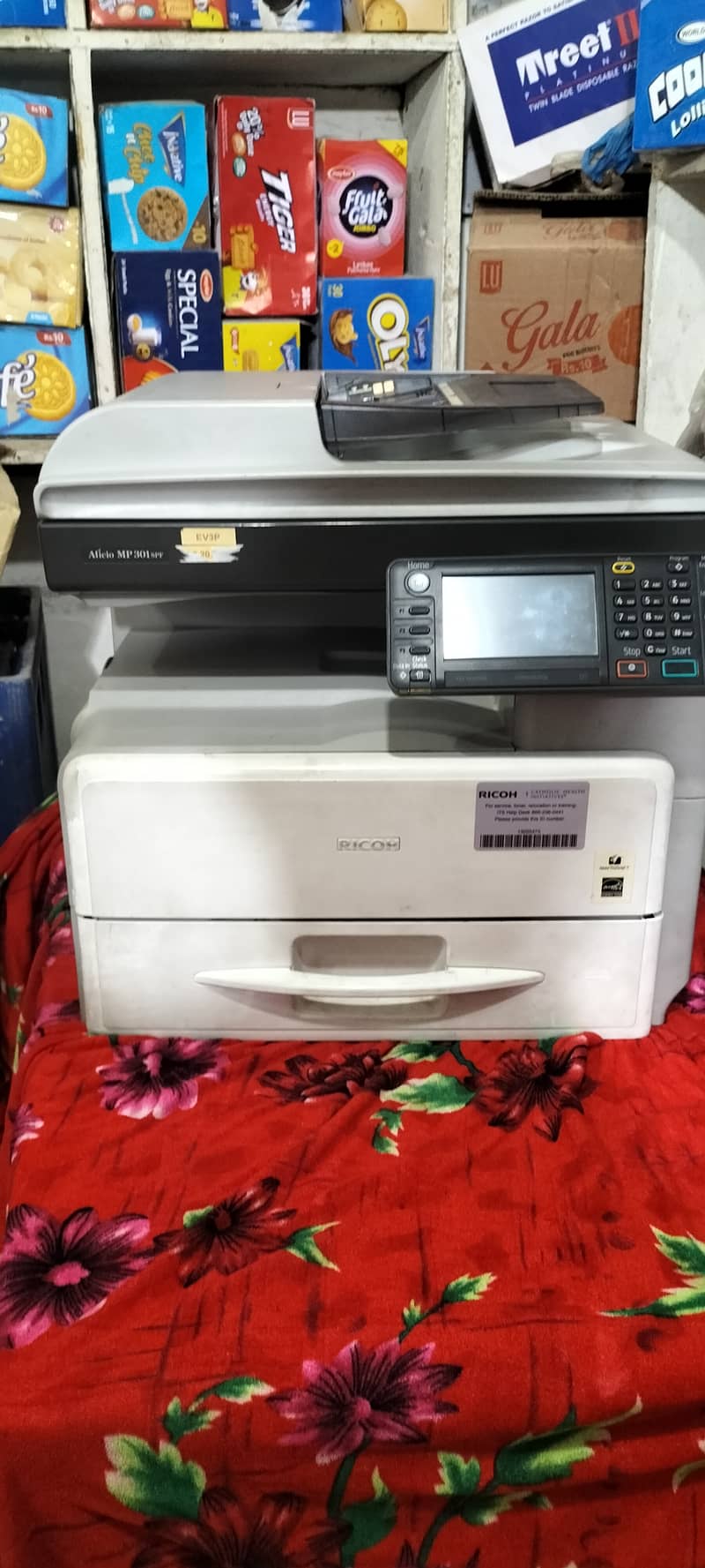 Recoh 301 photocopy machine with 110 supply 0