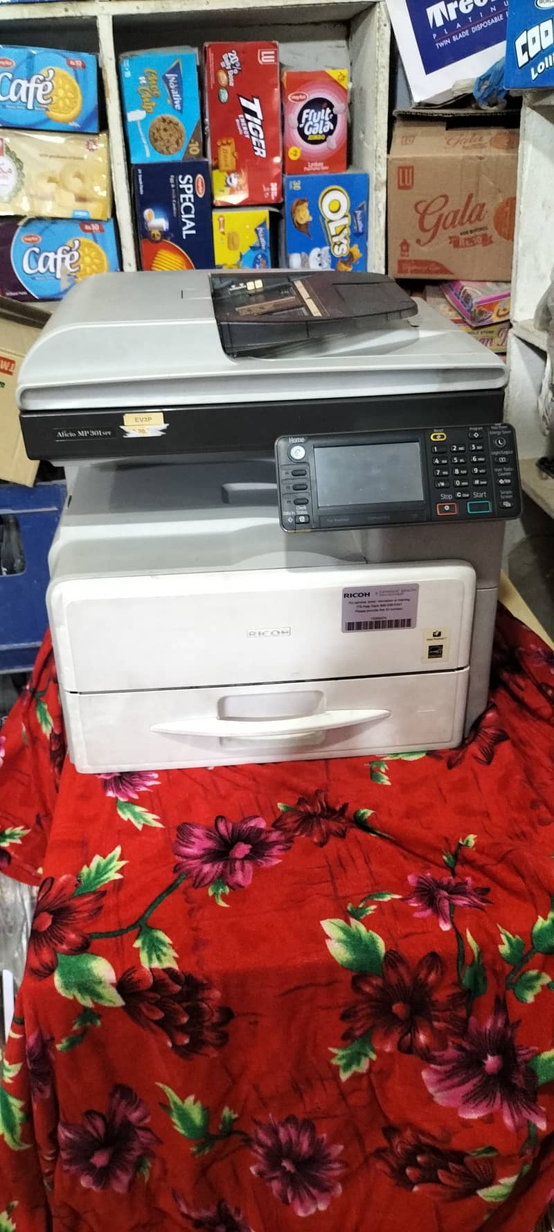 Recoh 301 photocopy machine with 110 supply 1