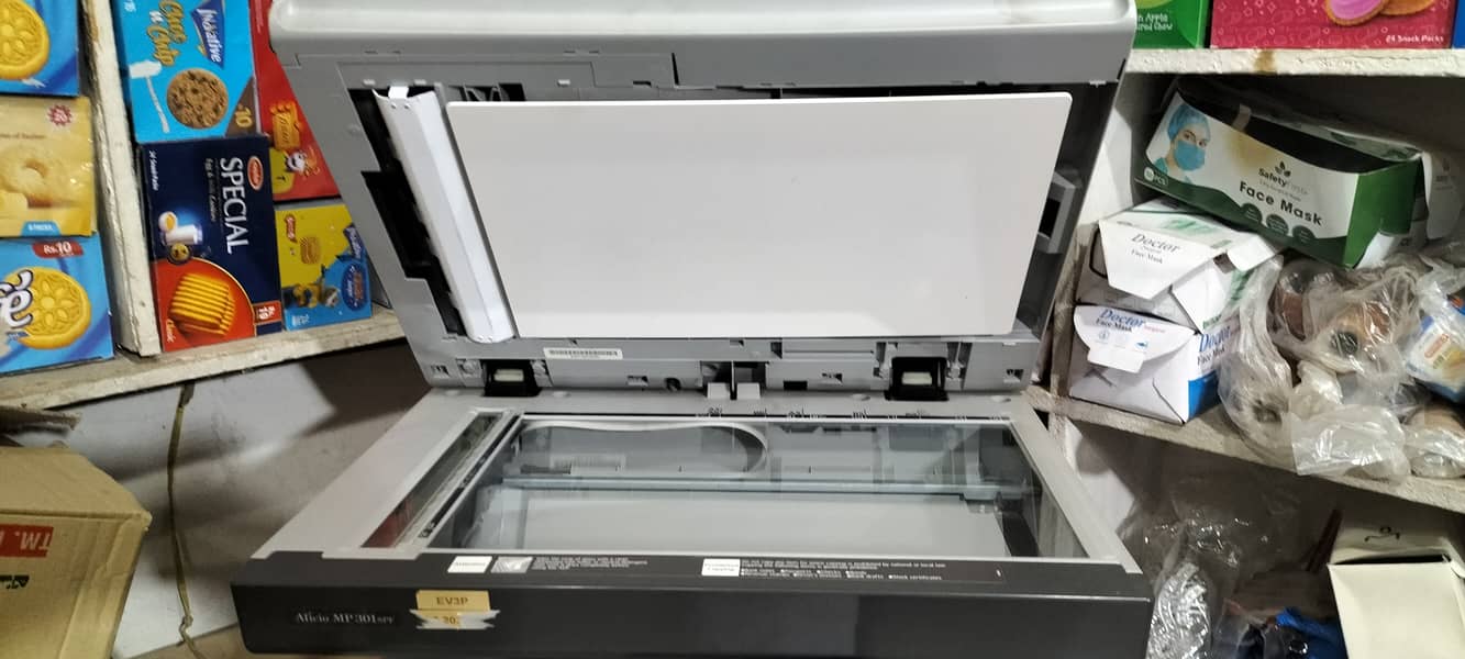 Recoh 301 photocopy machine with 110 supply 4