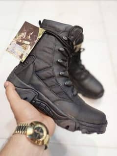 •  Men's comfortable boot black delta