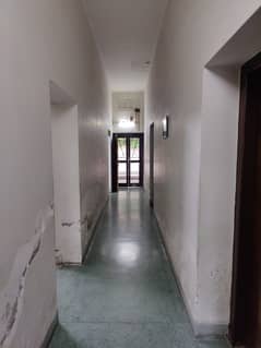 gulberg 3 Sami commercial 22 Marla house. . . 80ft road j block 0