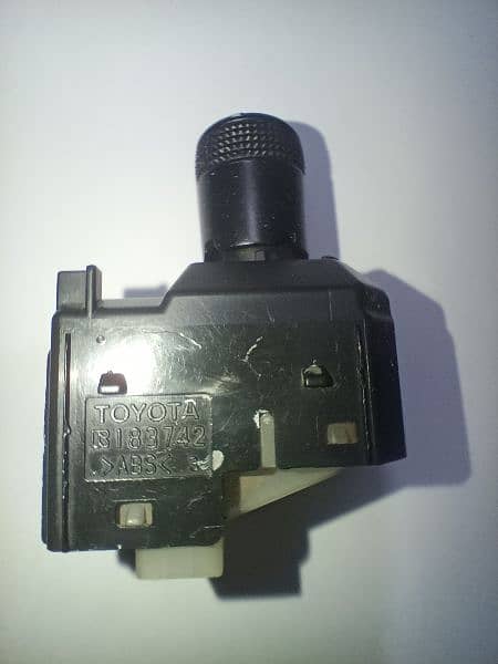 Mirror Switch of Toyota Prius 2022 (Latest Model), Fortuner, Aqua 9