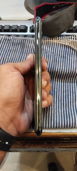 APPLE IPHONE (11 PRO MAX) 256gb NON PTA WATER SEALD. 6