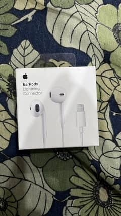 iPhone handfree or EarPods (Lightning Connector) original box pack