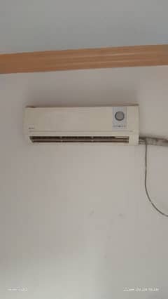 gree ac 1 ton non inverter good running condition