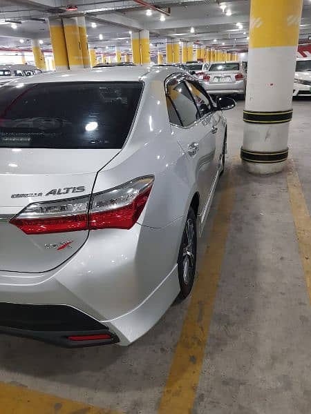 Toyota Corolla Altis 2018 4