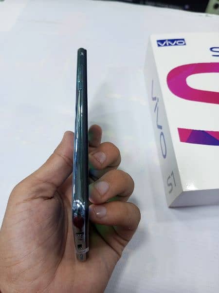 vivo s1 8/256 4