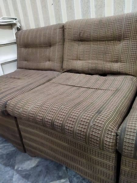 Used Sofa set but in good condition. 4sofas 2