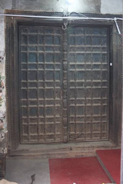 antique heavy door 0