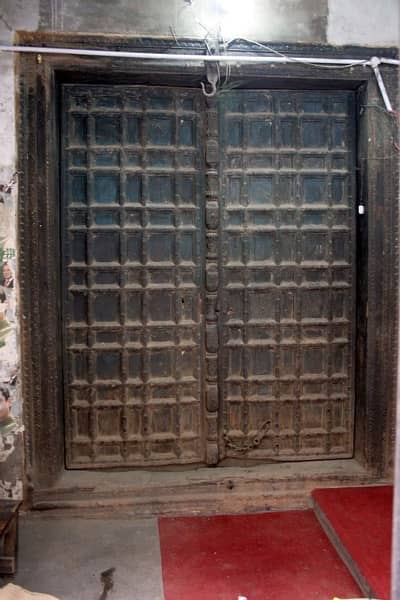 antique heavy door 3