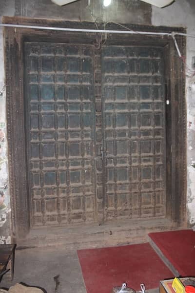 antique heavy door 4