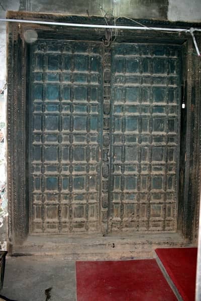 antique heavy door 9