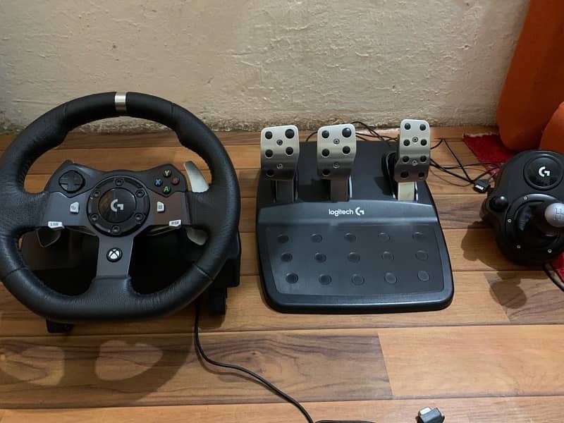 Logitech G920 + shifter with box and works with pc and xbox 0