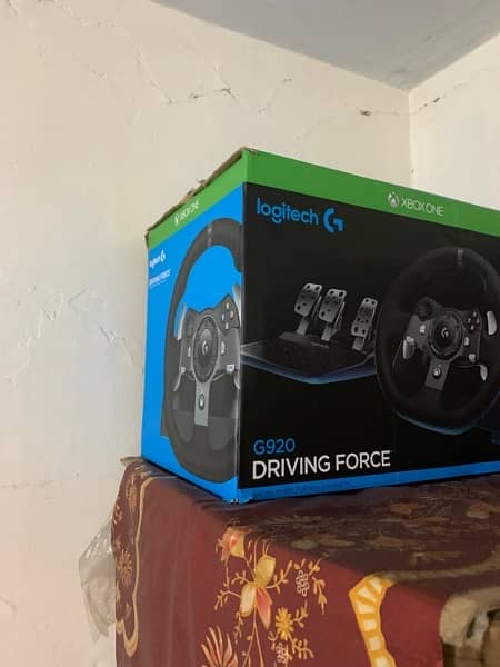 Logitech G920 + shifter with box and works with pc and xbox 7