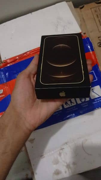 Iphone 12 Pro Max with box charger 8