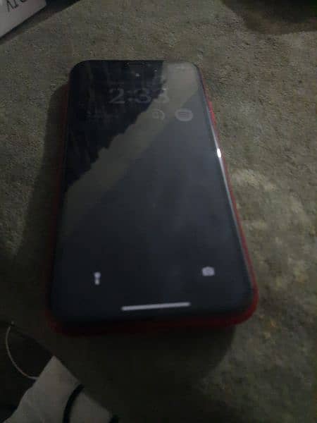 iPhone 11 64gb Red 4