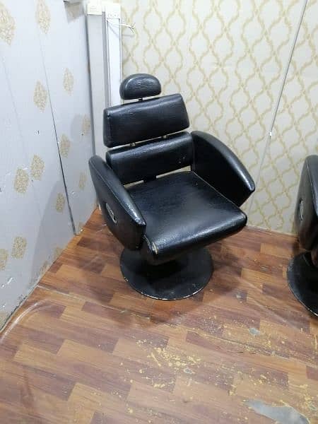 hydrolic salon and barber chairs for sale good condition 1