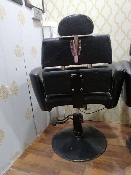 hydrolic salon and barber chairs for sale good condition 2