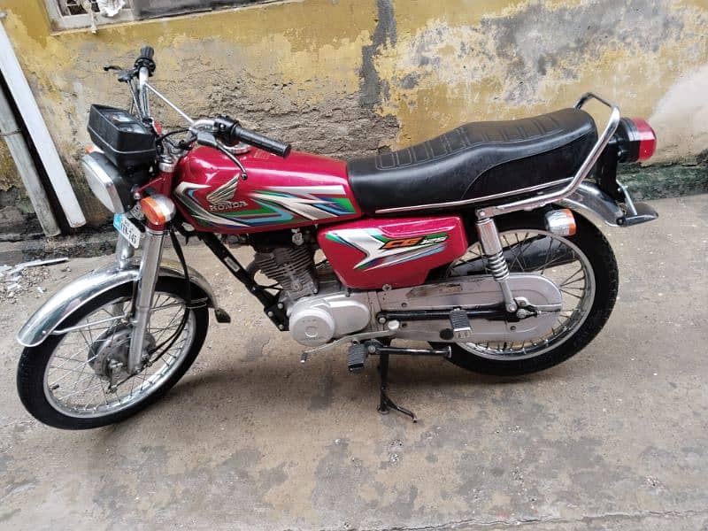 Honda cg125 2023 model Islamabad number lush condition 1