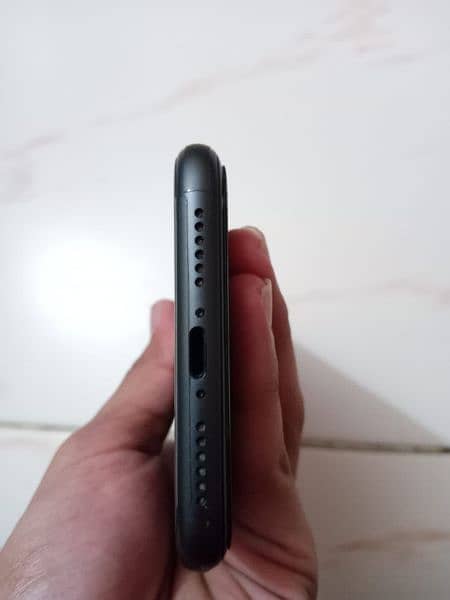 APPLE IPHONE 11 64GB 3