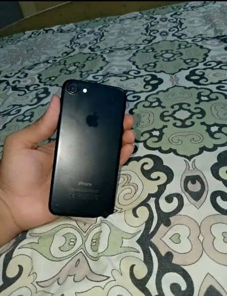 iphone 7 pta approved 
all okay 
32gb  03112576696 2