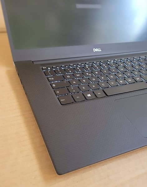 DELL XPS 15 (9550)  -CORE I7 6th Gen HQ (16/512/2gb GTX 960) 5